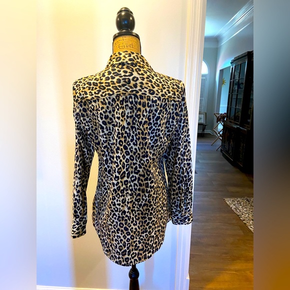 Animal print no iron Foxcroft shirt in size 6 - Picture 2 of 8